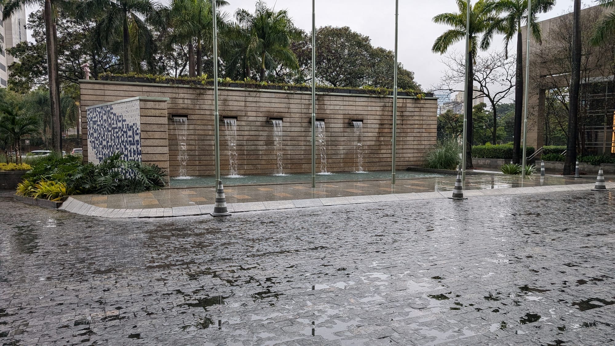 a fountain with water running down the wall