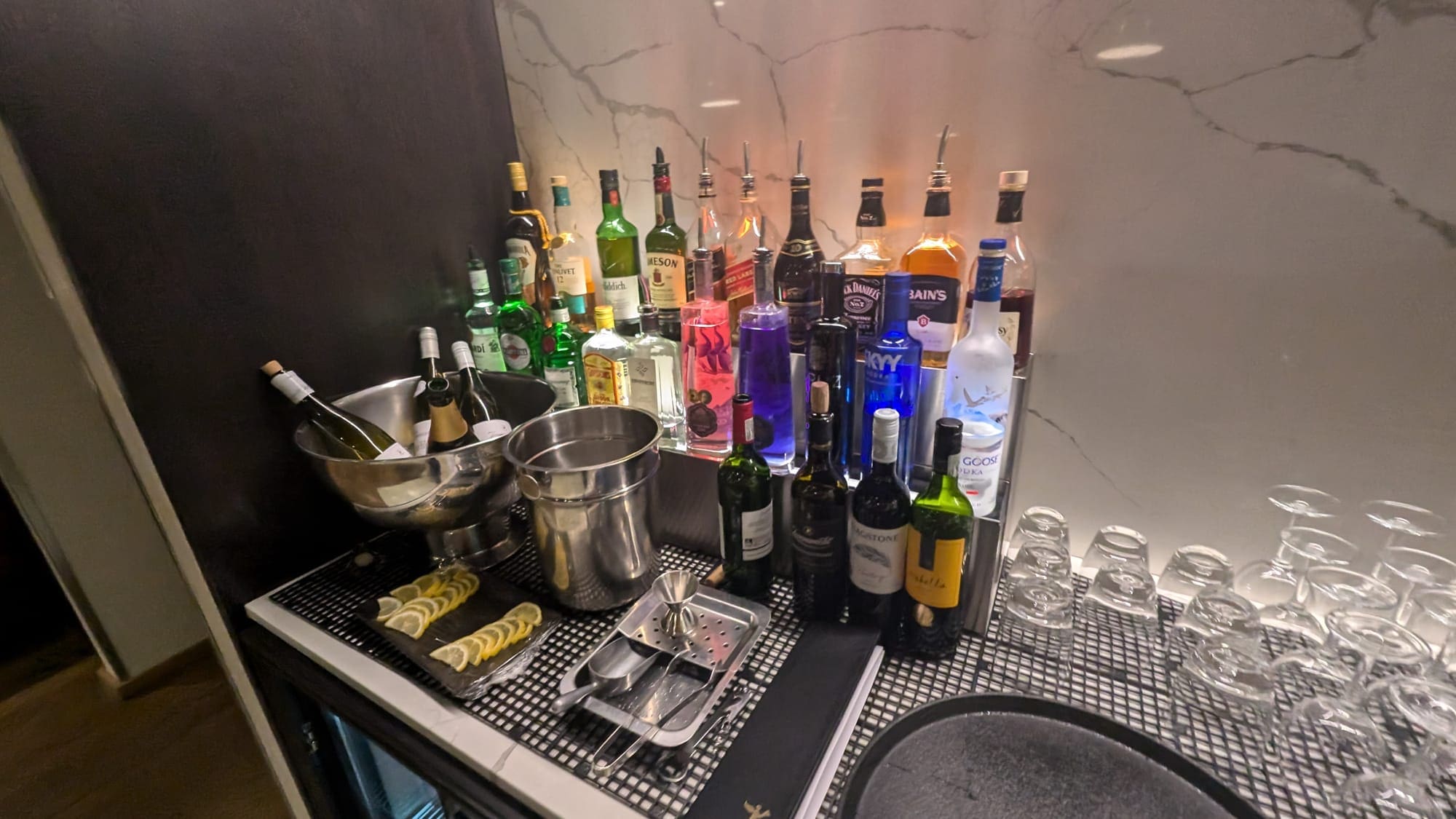 Photo of alcohol offerings in first class dining room - Source: You Are Travel