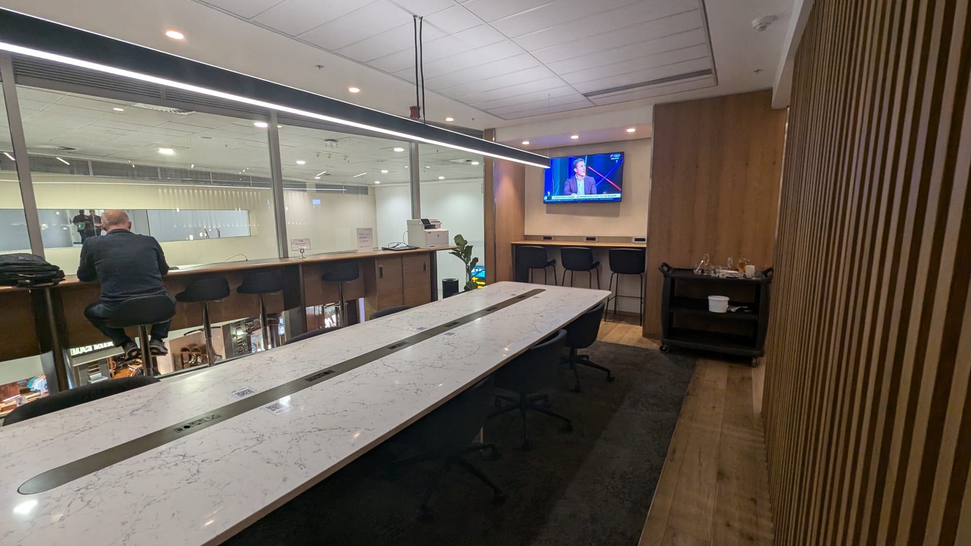 Photo of meeting room - Source: You Are Travel