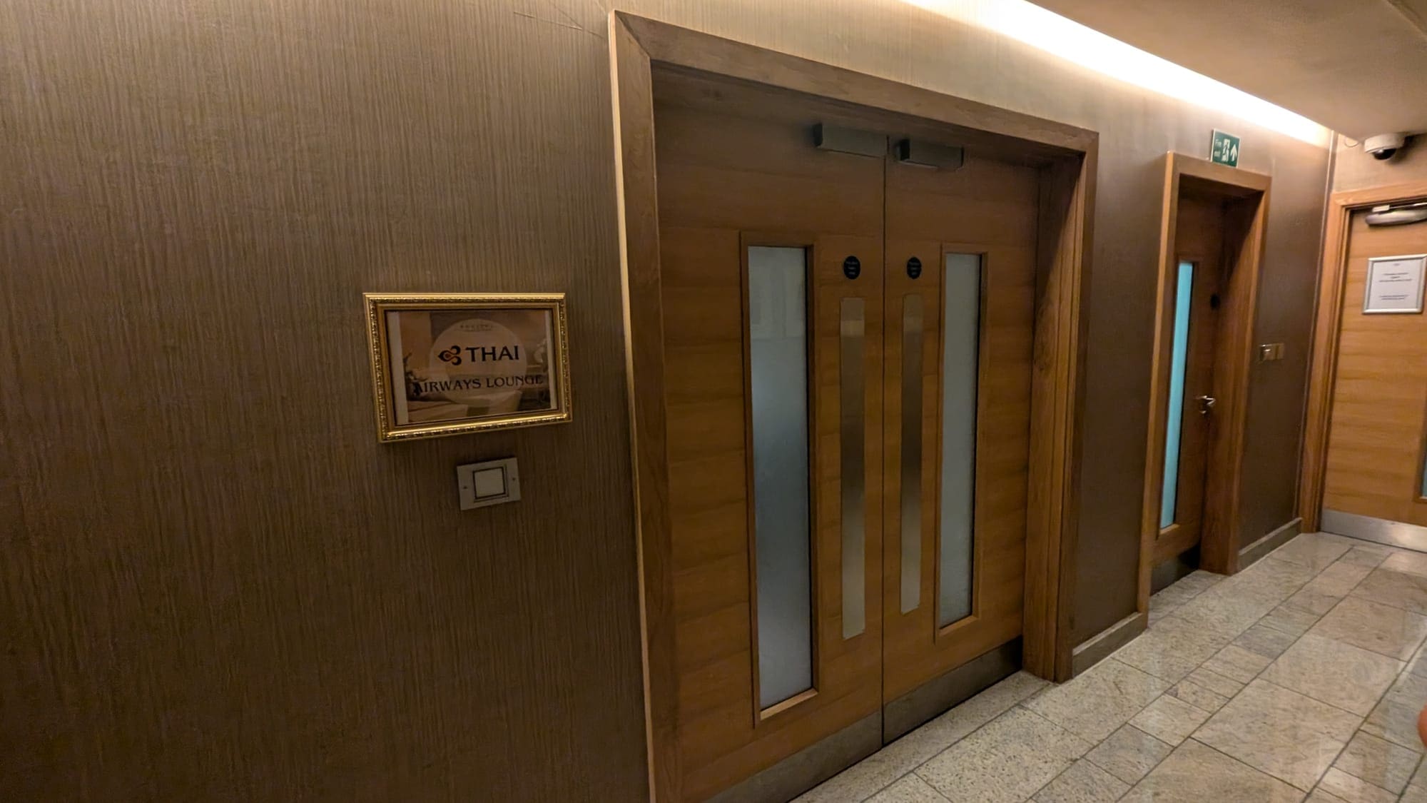 Random Thai Airways Lounge signage - Source: You Are Travel