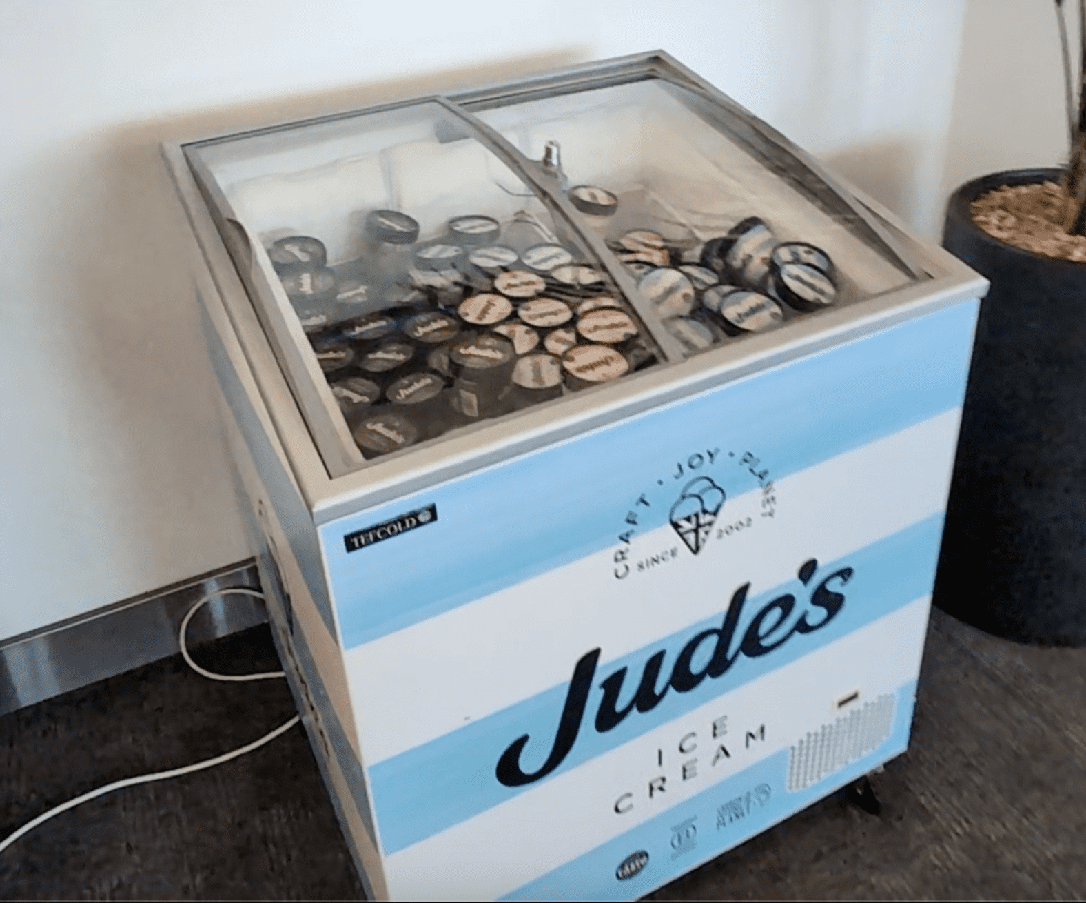 Jude's Ice Cream cooler - Source: You Are Travel
